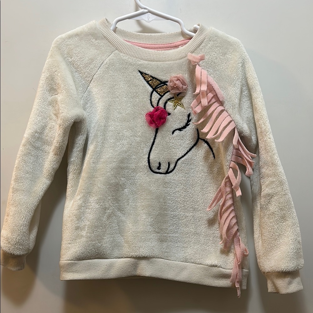 White fuzzy unicorn sweatshirt with fun 🦄 details size 4